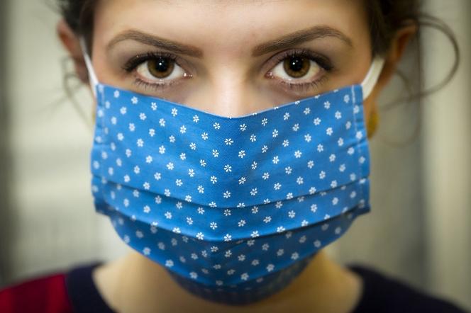 Maseczki na świeżym powietrzu do 15 maja. Minister zdrowia postawił JEDEN WARUNEK