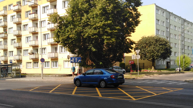 Yellow box na skrzyżowaniu ulic Matejki i Bazarowej w Szczecinie