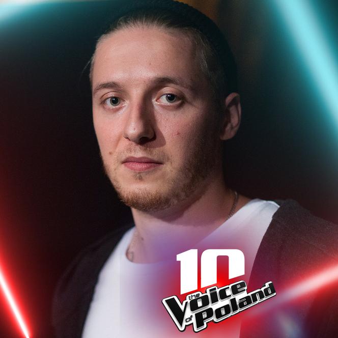 Adrian Burek - kim jest uczestnik The Voice of Poland 10? Odwrócił 4 fotele!
