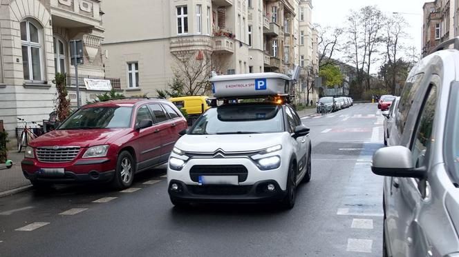 Na poznańskie ulice wyjechał samochód wyposażony w specjalne kamery i czujniki. Będzie on testowo kontrolować opłaty parkingowe w SPP