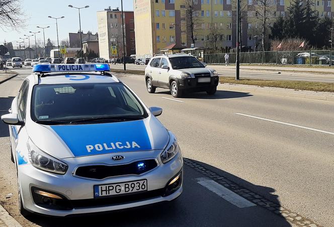 Nastolatek SZALAŁ SAMOCHODEM po Nowym Sączu. Ledwo dostał prawo jazdy, a już nie może wsiadać za kółko