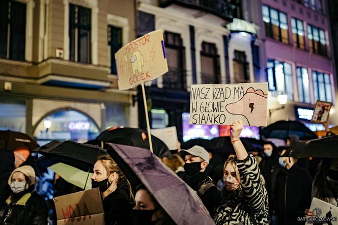 Strajk Kobiet w Toruniu 27.10.2020 - wtorkowy protest i blokada ulic