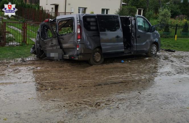 Tragiczny wypadek w powiecie zamojskim. Kierowca busa zginął po zderzeniu z TIR-em