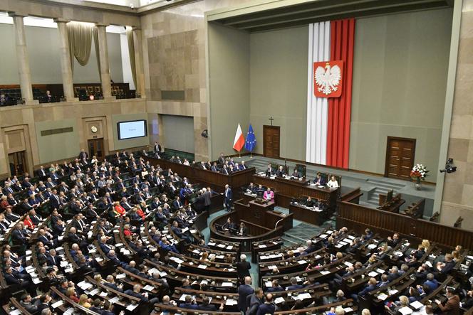 Zapłacisz posłom za test na wirusa