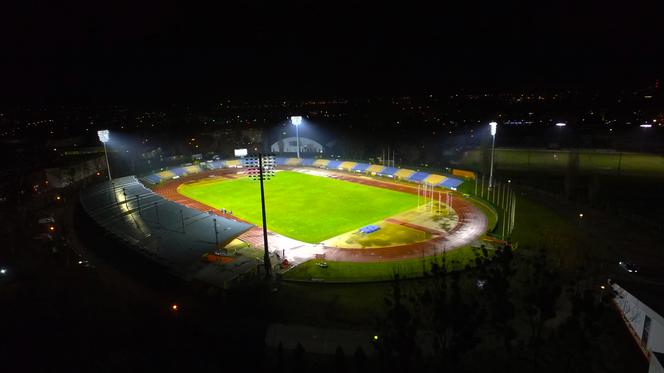 Elana Toruń i jej stadion wieczorową porą