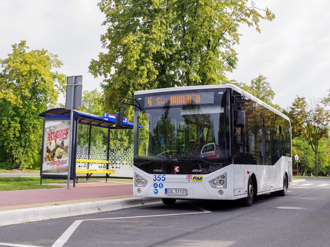 Płock. Autobusy w płockich barwach wyjadą na ulice! Naładujecie w nich telefony!
