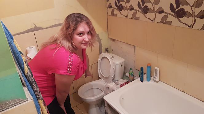 W toalecie przez muszle klozetową wyszedł szczur