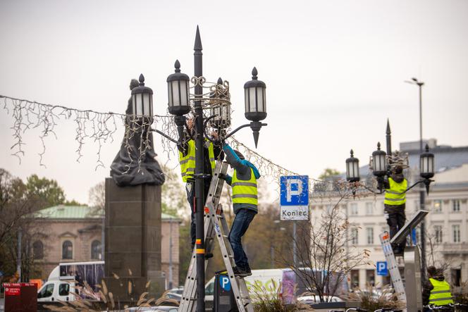 Już montują świąteczną iluminację