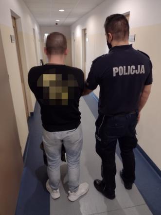 utrudniał akcję