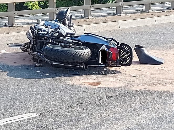 Wypadkowej środy cd. Zderzenie motocykla z osobówką, wiadukt zablokowany!