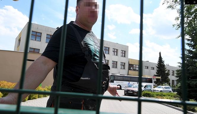 Bohaterski woźny uratował dzieci przed krwawą masakrą