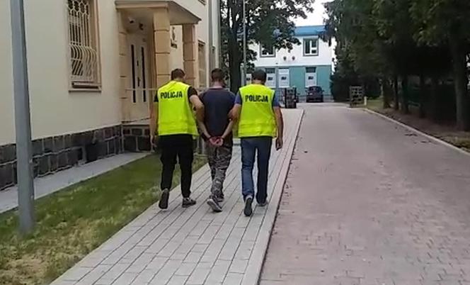 18-latek SKATOWAŁ taksówkarza śrubokrętem! Ukradł mu pieniądze i samochód