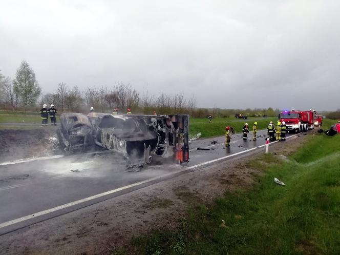 Wypadek na obwodnicy Leżajska. Spłonęła cysterna, zginął kierowca Audi