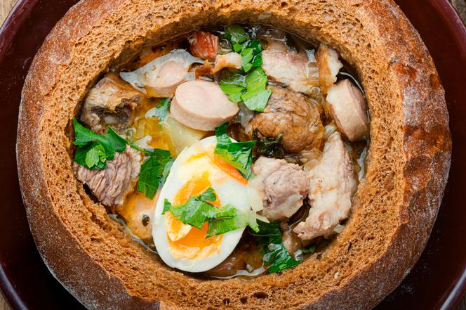 Smaki Wielkanocy. Żur na zakwasie żytnim i wędzonce