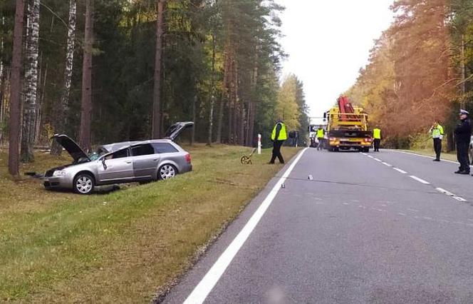 Podlaskie. Dachowanie audi. Jedna osoba nie żyje, cztery są ranne