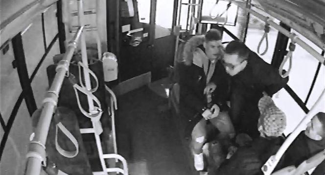 Zaatakowali w autobusie. Poznajesz te osoby?