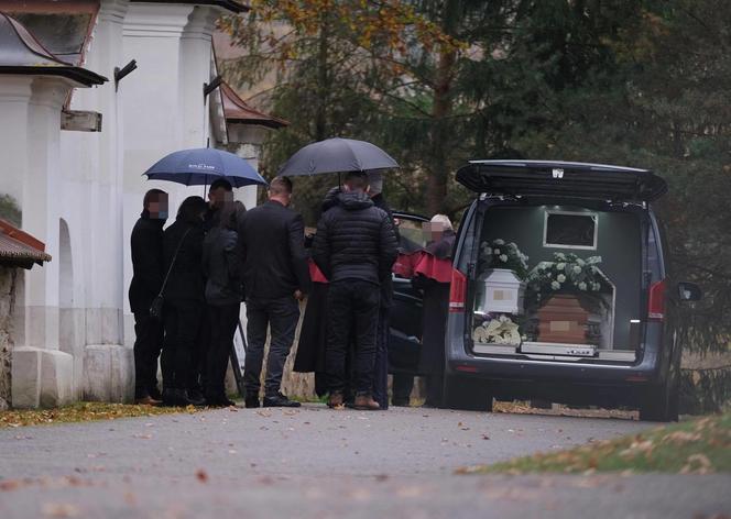 Ciężarna Gosia i 3-letnia Laura zginęły w wypadku. Trwa pogrzeb