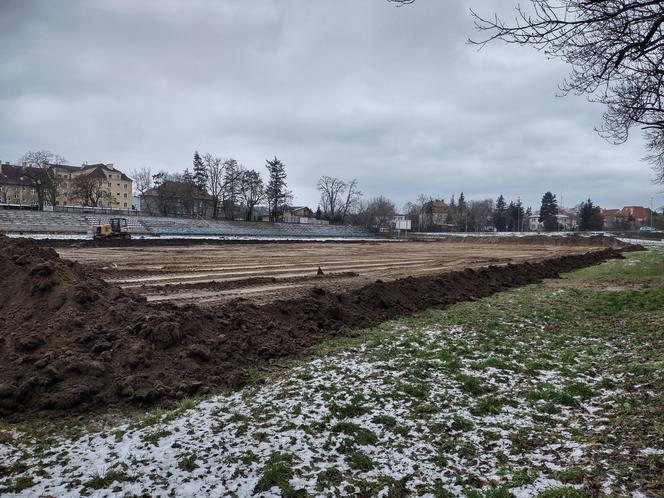 Prace ziemne na stadionie przy ulicy Krasińskiego