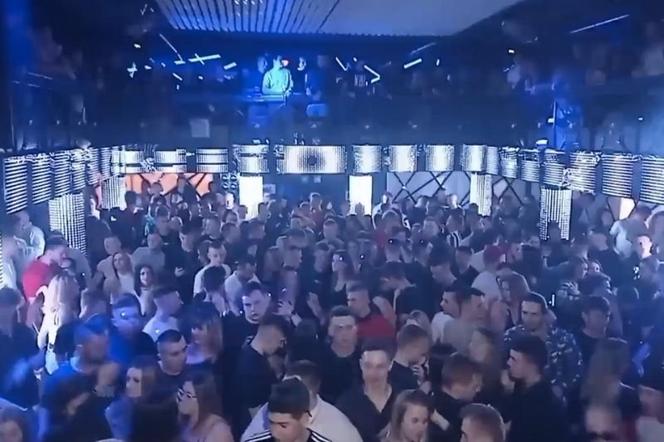 Impreza w Nysie. Tłumy na parkiecie.