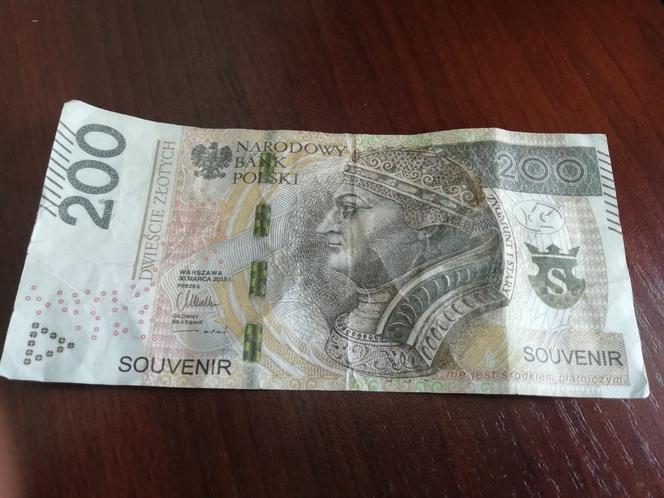 Do obiegu trafiły FAŁSZYWE banknoty