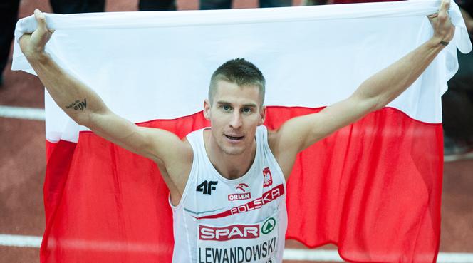 MARCIN LEWANDOWSKI ZDOBYWA ZLOTY MEDAL NA 800 M