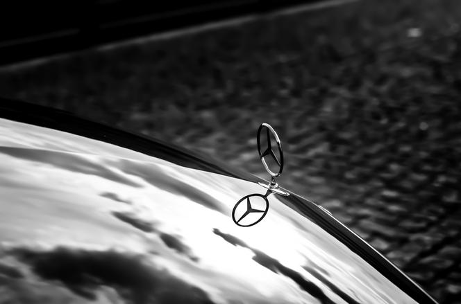 Skradziony mercedes znanego muzyka ze Śląska odzyskany po akcji polskiej i czeskiej policji