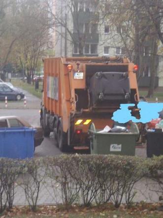 Śmieciarki wjeżdżają ludziom w okna!
