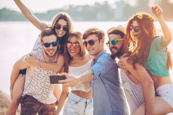 Selfie na plaży - jak zrobić idealne plażowe zdjęcie?