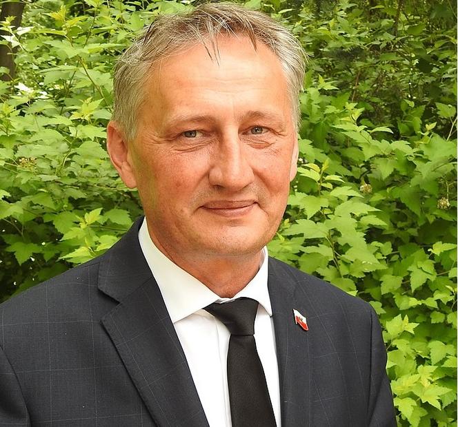 Galerie handlowe mogą być czynne przed świętami - wojewoda Zbigniew Koniusz