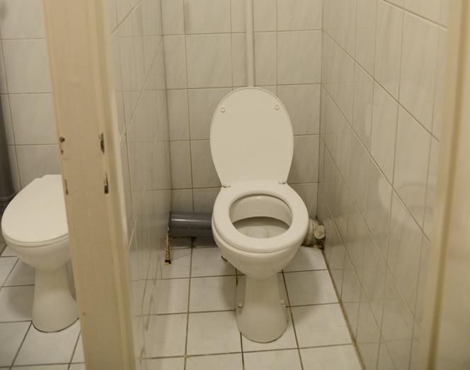 Brakuje papieru w szkolnych toaletach