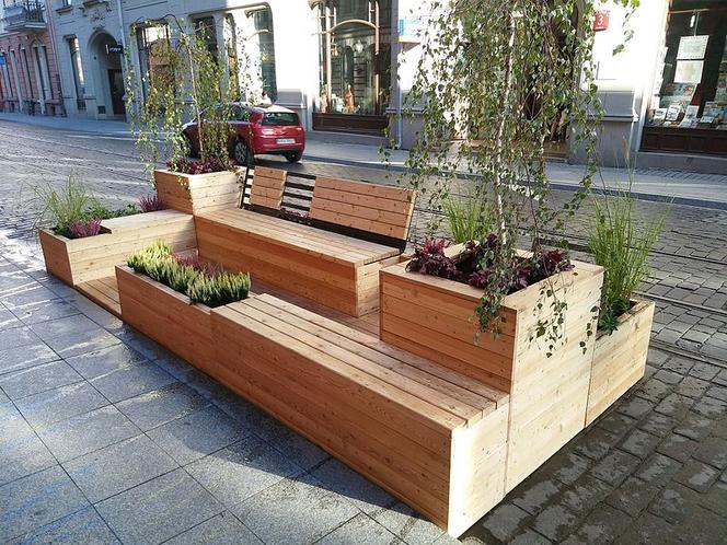 Tarnów. Na Wałowej staną parklety. Ma być jak w San Francisco