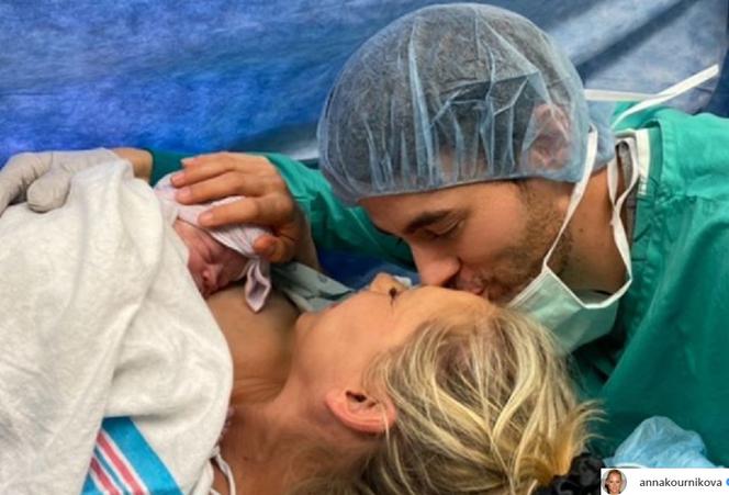 Anna Kurnikowa i Enrique Iglesias z dzieckiem
