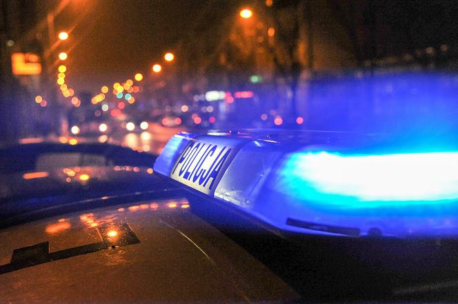 Kraków: Kobieta wjechała autem w przystanek. Jedna osoba poszkodowana