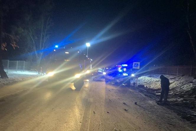 Nocne dachowanie w Opatowie! Cztery osoby w szpitalu, dwie w CIĘŻKIM stanie!