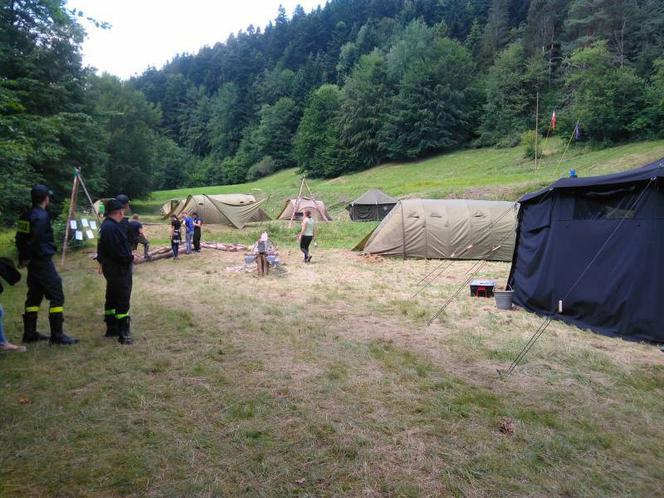 Sprawdzają drogi ewakuacyjne, podpowiadają i uczą. Strażacy kontrolują obozy harcerskie