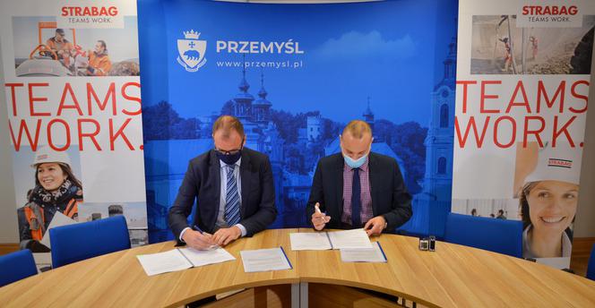 podpisanie umowy Bielskiego