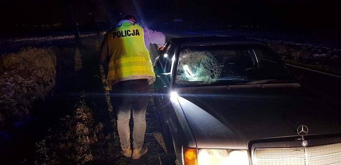Tragiczna śmierć mężczyzny. Szedł drogą w kierunku Szubina. Zatoczył się i wpadł pod auto