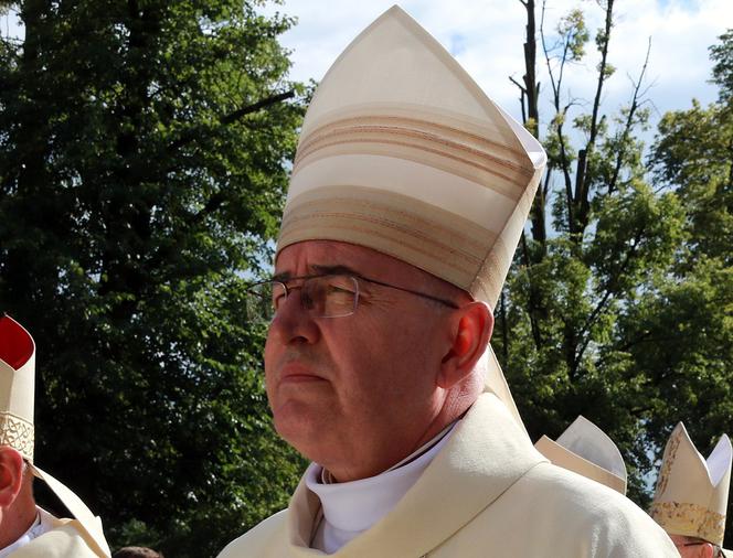 Biskup Jarecki zaprasza osoby LGBT na synod. Nie wykluczymy ich
