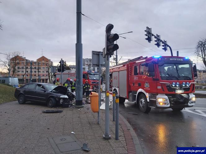 Elbląg. Pijany wjechał w słup