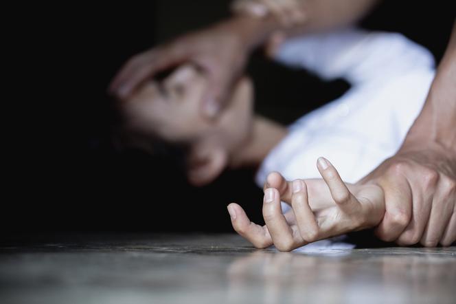 Wielkopolskie: Nastolatek zgwałcił jedną kobietę, a chwilę później wykorzystał drugą. Obrzydliwy zwyrodnialec złapany!