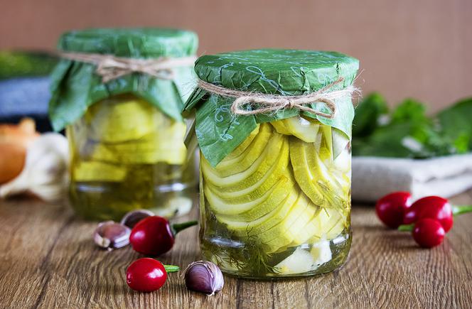 Przepis na cukinię w słoiku - szybkie pikle cukiniowe