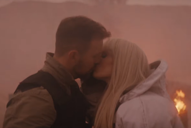Sylwia Grzeszczak całuje się w klipie Rakiety! Kim jest mężczyzna z teledysku?