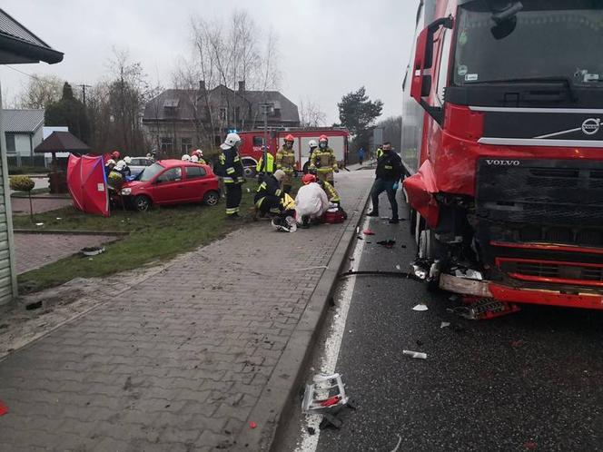 Wypadek w Łubnicach. Nie żyje 27-latek