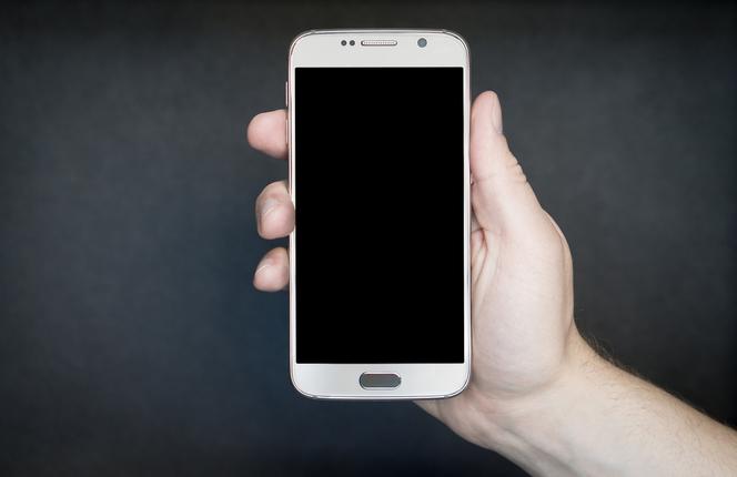 Ksiądz pokazywał pornografię uczniom w szkole? Prokuratura wszczęła śledztwo