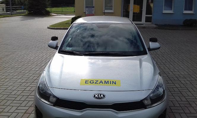 Nowe rozporządzenie określa też maksymalną ilość egzaminów przeprowadzanych przez egzaminatora w jednym dniu. Teraz maksymalnie może być ich 9.