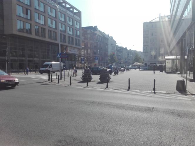 Feralne skrzyżowanie przy Kinie Praha