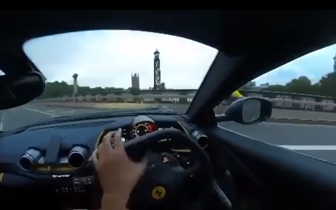 Wypadek Ferrari 812 Superfast w Londynie