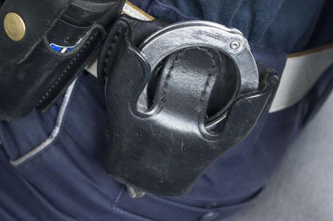 policjant_kajdanki