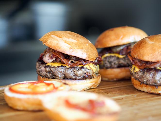 GIS wycofuje partie hamburgerów