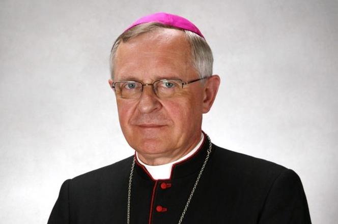 Koronawirus. Biskup Dajczak wyszedł ze szpitala. Pokonał chorobę drugi raz!